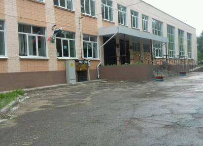Повар школьной столовой в Казани накормила детей упавшими на пол пельменями