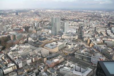 Во Франкфурте-на-Майне неизвестный мужчина напал на людей с ножом