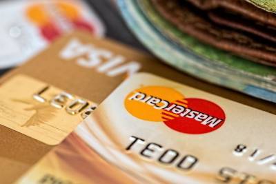 Эксперт рассказал об ошибках, совершаемых с банковскими картами