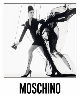 Как марионетка: Ирина Шейк в парящем платье Moschino