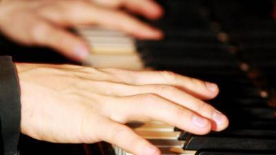 Занятия музыкой в детстве оказались полезны для мозга