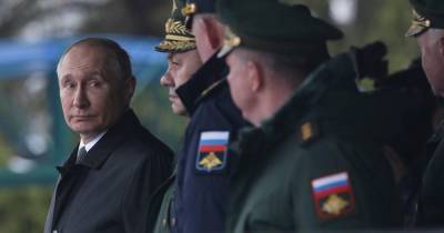 Путин в среду осмотрит экспозицию "Подвиг народа" в Музее Победы