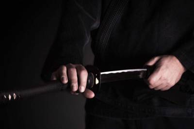 С катаной и под наркотиками: одесские патрульные поймали самурая-дебошира