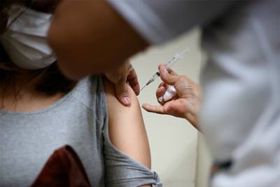ВОЗ заявила об отсутствии данных о влиянии вакцин на риск передачи COVID-19