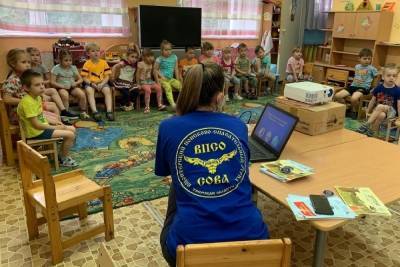 Волонтеры помогают школьникам Тверской области узнать о собственной безопасности
