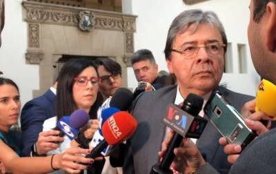 Министр обороны Колумбии умер от COVID-19
