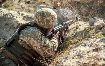 Боевики вновь атаковали бойцов ВСУ: вражеский снайпер повредил камеру наблюдения