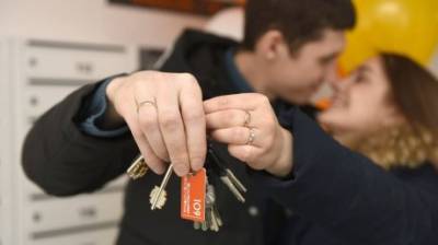 Новые жители «Ближней Веселовки» начали получать ключи от квартир