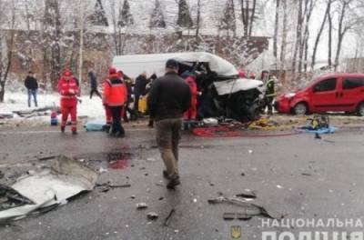 Страшное ДТП во Львовской области: Lexus протаранил микроавтобус, есть погибшие