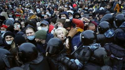 В Красноярске школьникам угрожают арестом за участие в митингах