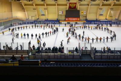 «Политех на льду»: студенты ТвГТУ по традиции отметили Татьянин день на коньках