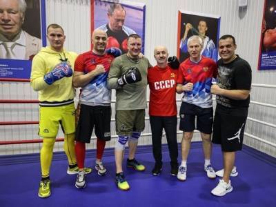 Совместную тренировку с олимпийскими чемпионами по боксу провели министр спорта России и президент AIBA