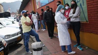 Президент Колумбии объявил трехдневный траур по умершим из-за COVID-19