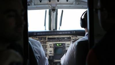 Командира самолета ослепили лазером при посадке в Петербурге