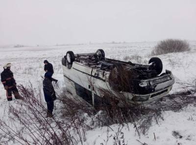 В снежную ловушку на Волыни и Ровненщине попали десятки автомобилей: как их спасали – видео