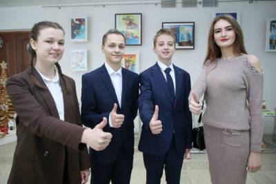 Белорусский фонд мира вручил стипендии одаренной молодежи Гродненщины