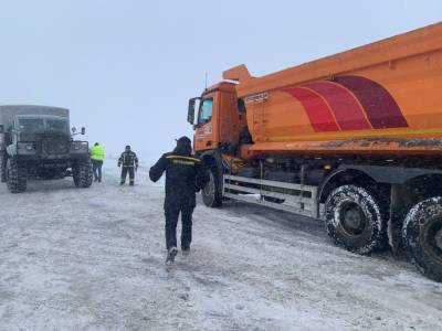 На трассе Киев-Чоп из-за снега застряли сотни грузовиков