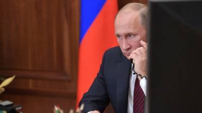 Путин по телефону поздравил Байдена с началом президентства