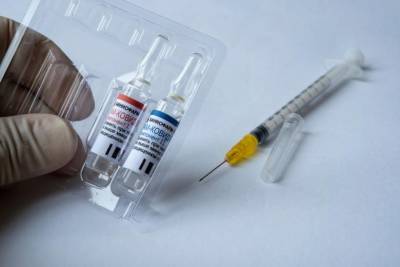 Журналист испытал на себе вакцину “Спутник V”