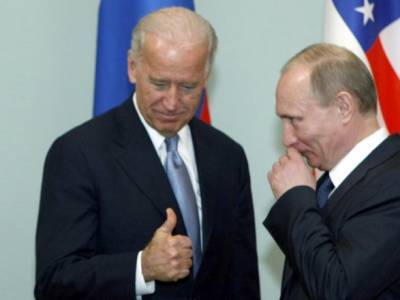 Байден обсудил с Путиным вопрос Украины