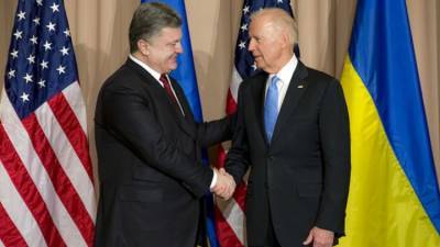 Украинский политолог: Новые власти США еще используют Порошенко в своих целях