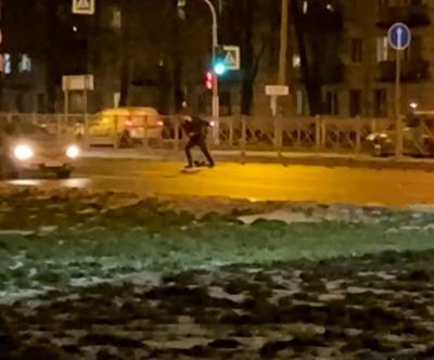Очевидцы сообщили о странном пешеходе на Орджоникидзе