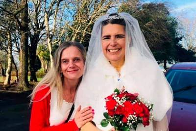 Сотни незнакомцев организовали для умирающей женщины секретную свадьбу