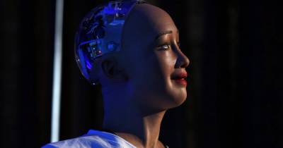 Разработчики человекоподобного робота София хотят выпустить тысячи ее аналогов: зачем