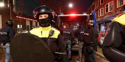 Столкновения с полицией и взрывы автомобилей: в Нидерландах продолжаются беспорядки из-за локдауна