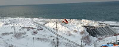 Холмскую администрацию могут оштрафовать за снежный полигон на берегу залива Невельского