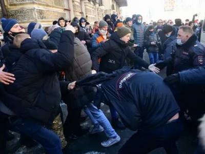 Подозреваемый в нападении на полицейских на акции во Владивостоке явился с повинной