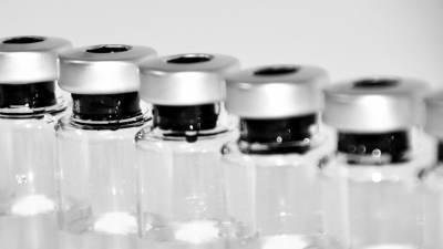 AstraZeneca заявила об отставании от графика производства вакцины для ЕС