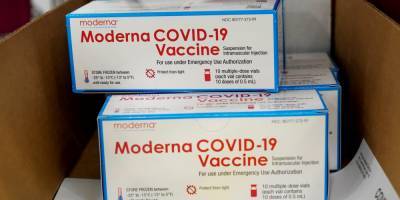 В США фармацевт, который умышленно испортил 500 доз вакцины от COVID-19, признал вину