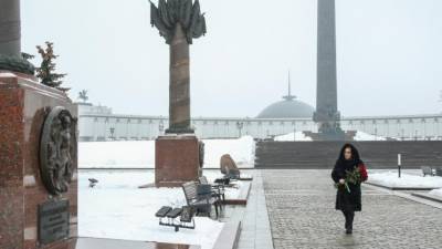 Матвиенко возложила цветы к памятной стеле Ленинградскому фронту