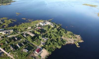 Собственник Сегежского ЦБК скупает недвижимость на острове в Карелии