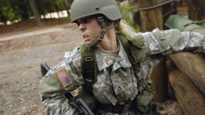 Пентагон разрешил женщинам-военнослужащим пользоваться косметикой
