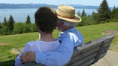 Пожилые пары могут получить денежную прибавку к пенсии от ПФР