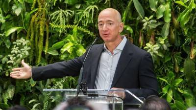Глава Amazon требует от брата своей возлюбленной почти два миллиона долларов