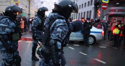 Задержаны еще двое участников несанкционированной акции в Москве