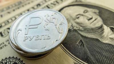 Эксперт: Рубль немного окреп