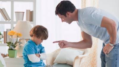 Через какие запреты родителей у детей появляются комплексы: 6 вредных табу