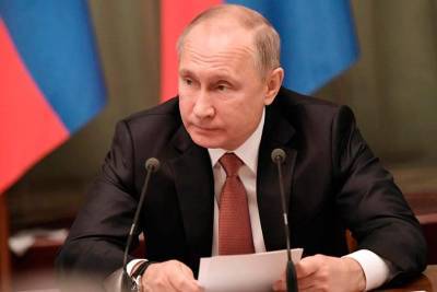 Рейтинг Путина пробил дно и «стремительным домкратом» падает вниз, на российском ТВ его пытаются реанимировать