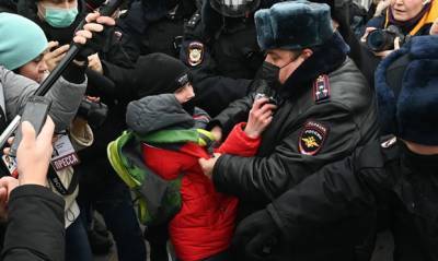 Родители школьников пожаловались на интерес силовиков к подросткам, которые участвовали в акции протеста