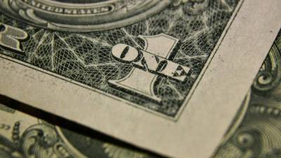 Доллар снизился до 75,07 рубля на открытии торгов