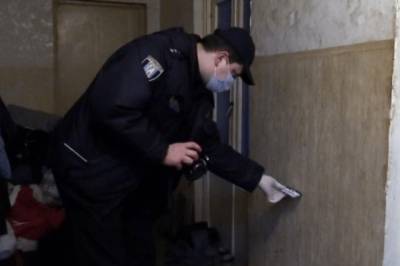 В Киеве мужчина до смерти избил сожительницу и скрылся: его поймали в подземке