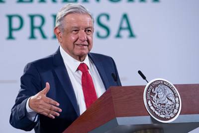 Заразившийся коронавирусом президент Мексики летал на самолете перед тестом