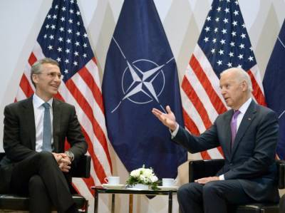 Президент США провел телефонный разговор с генсеком НАТО