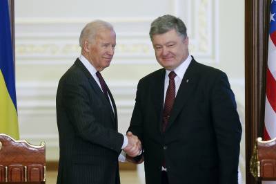 В Украине на Порошенко и Байдена завели два уголовных дела