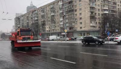 На Киев надвигаются мокрый дождь и снегопады: коммунальщики начали обработку дорог