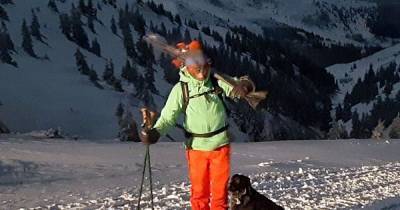 На Закарпатье нашли в горах заблудившуюся сноубордистку: фото (4 фото)